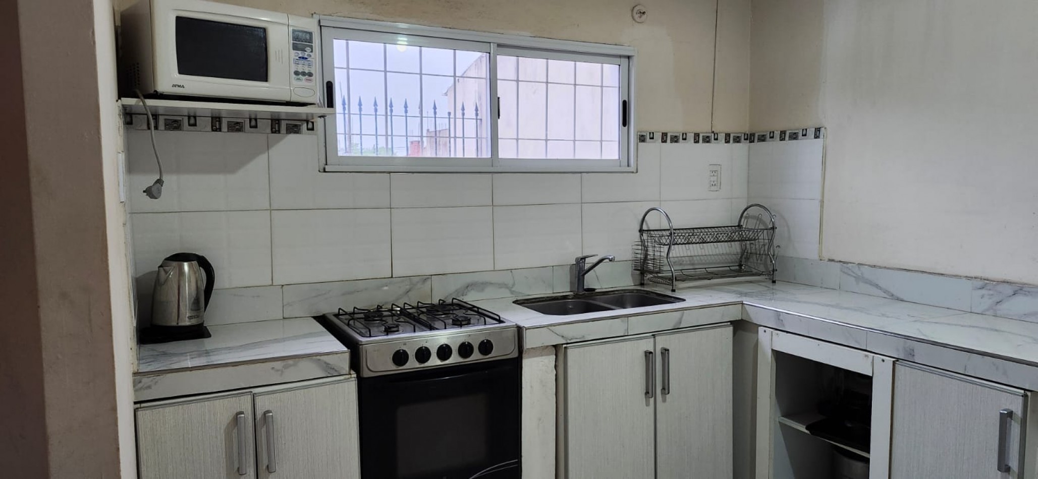 CASA COMPLETA CON PILETA Y QUINCHO EN BARRIO ESTACION ALVARADO! IDEAL FAMILIAS NUMEROSAS