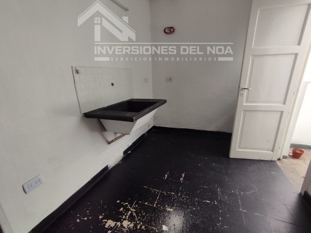 OPORTUNIDAD UNICA: Amplio Local Comercial en Zona Exclusiva (zuviria al 300) centro