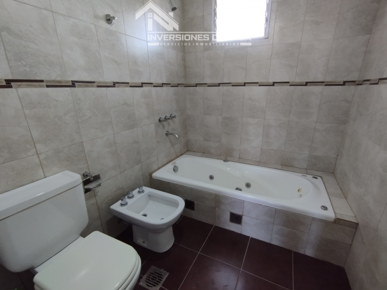 Casa de 3 dormitorios + Estudio en Barrio Los Odontologos, (zona sur)Salta